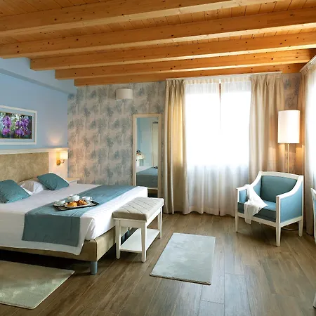 Borgo Romantico Relais מלון קאבאיון ורונסה