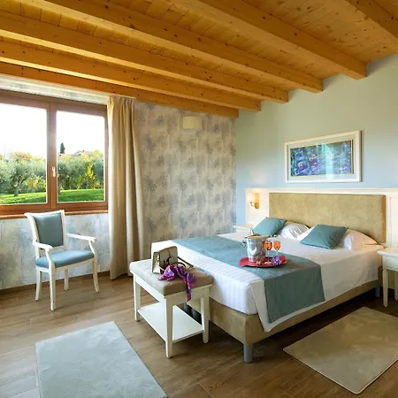 Borgo Romantico Relais מלון